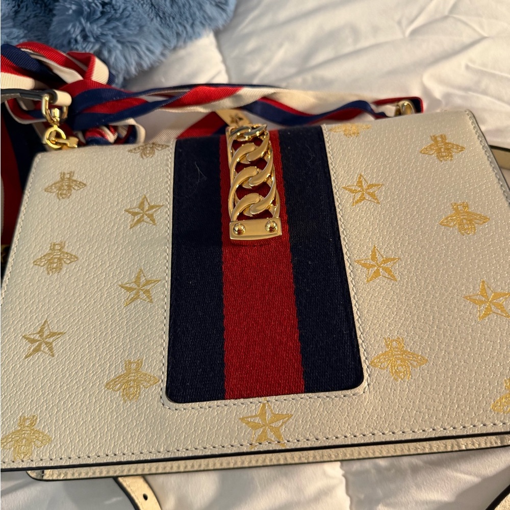 Vintage Gucci Stevie bee bag Crossbody Bag this bag is authentic with COA - Picture 5 of 8